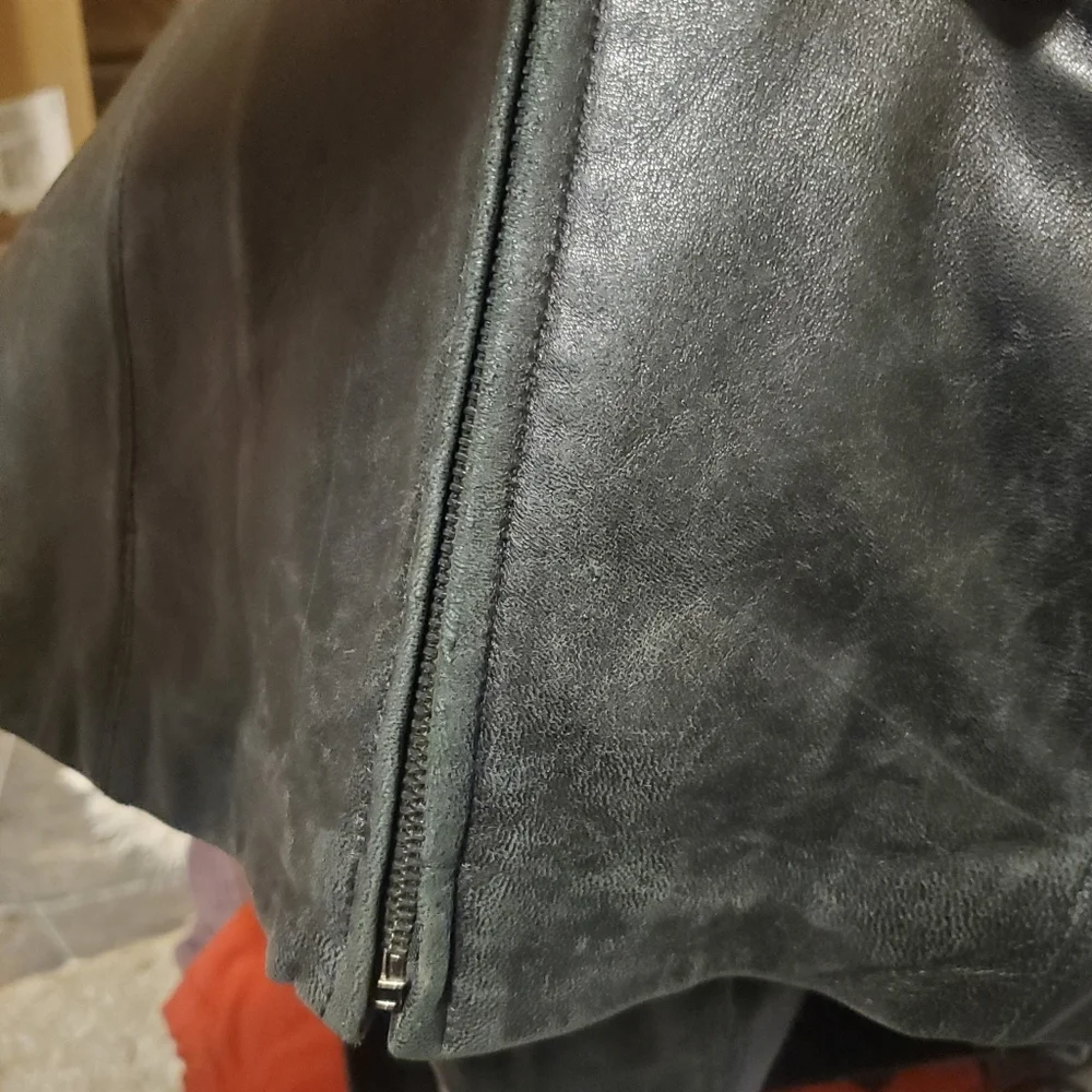 Adler Black Leather Zip-Front Women's Jacket - Picture 12 of 12
